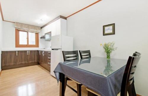 Heungjeonggyegok House | Eoullim Pension - Moonlight Yard