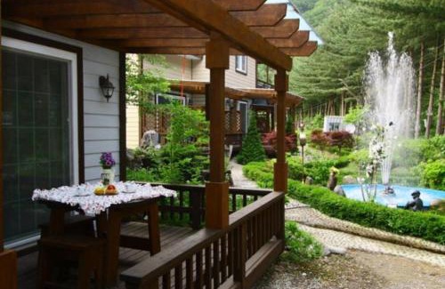 Heungjeonggyegok House | Eoullim Pension Starlight Yard