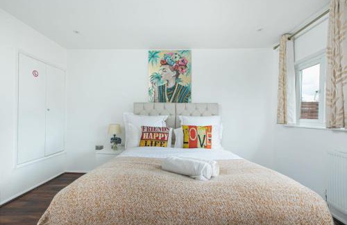 Hatfield Apartment | Ephatha Apartments 4-Bedrooms, Sleeps 11, Free Parking, Garden