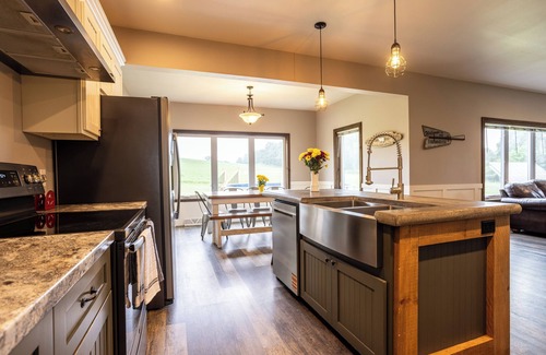 Wisconsin Dells House | Epic 6BR w/Movie Theater + Goats + Dock Access