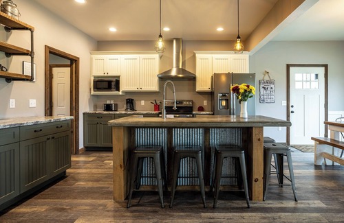 Wisconsin Dells House | Epic 6BR w/Movie Theater + Goats + Dock Access