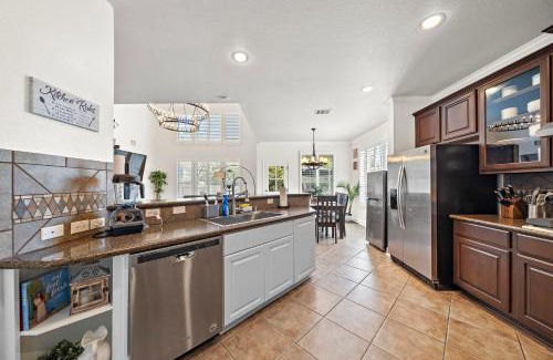 West Oak Hill House | Epic Austin Getaway Gym Yoga Yard Bbq Games Wifi