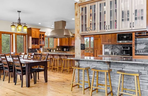 Panguitch Cabin | Epic Bryce Lodge Spa, Views & High-End Comfort | Great for Groups!