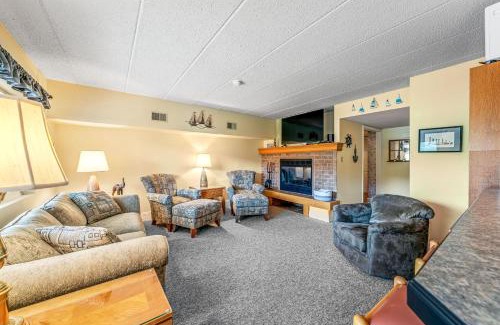 Lake Harmony Apartment | Epic Views and Pool Access! Gem on Big Boulder Lake