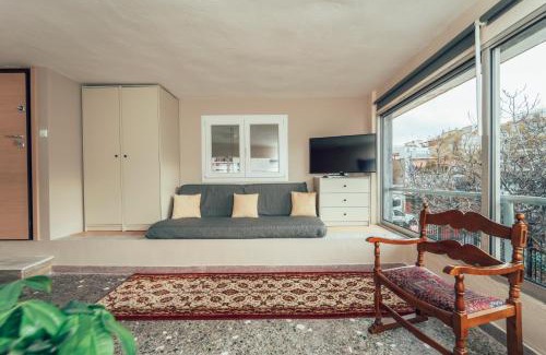 Ampelokipoi-Menemeni Apartment | Eptalofos Studio loft