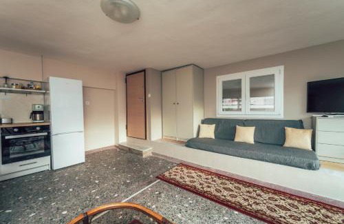 Ampelokipoi-Menemeni Apartment | Eptalofos Studio loft