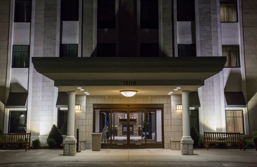 Miamisburg Apartment | Equipped King Suite | Free Wi-Fi, Free Daily Breakfast + Pool Access