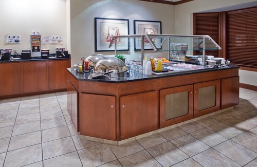 Kalamazoo Condo | Equipped Suite | Business Center, Free Daily Breakfast + Indoor Pool