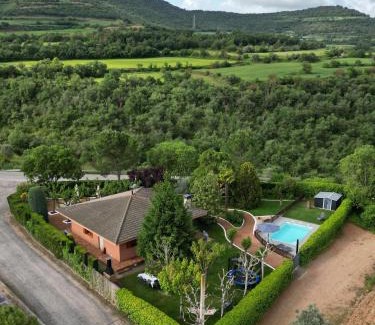 Artesa de Segre House | Era de Cal Baro - Casa rural con gran piscina y jardin