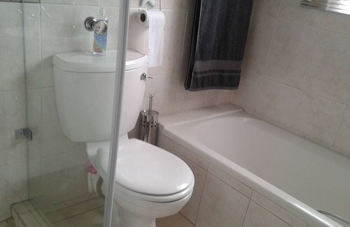 Ekurhuleni House | Erica's: Farrarmere - Small Double bed for 1 person.