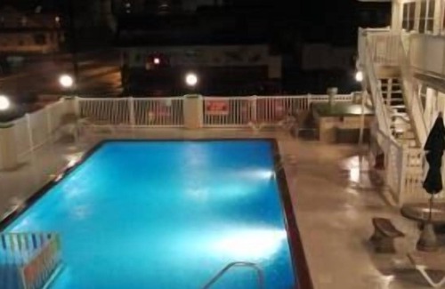 Cape May - Wildwood Condo | Erin Shores 1BDRM, 2 POOLS 1 HEATED, 2 BLOCKS TO BOARDWALK central air/wifi/catv