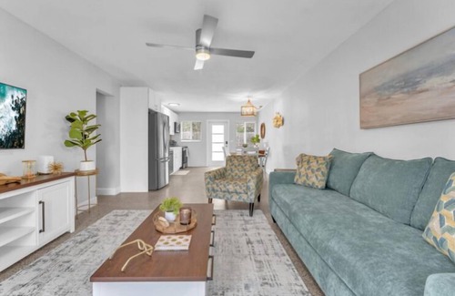 Deerfield Beach Condo | Erin’s Charming Hideaway