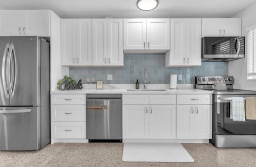 Deerfield Beach Condo | Erin’s Charming Hideaway