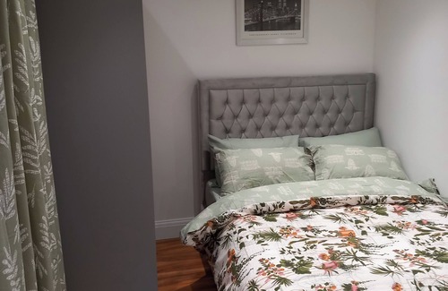 Erith Cabin | Erith 1-Bed, Sleeps 3, 2 Mins to Station