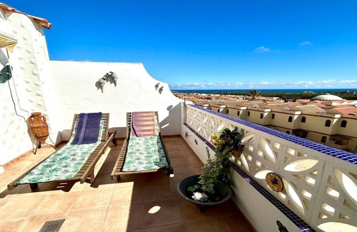 Bahia Calma Apartment | stunning and cozy holiday rental with ocean views