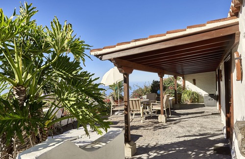 Los Llanos de Aridane House | Apartment with sea and mountain views for 2 people
