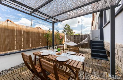 Maisons-Alfort Apartment | Escale-marne fr - 001 - RDC - Private Terrace - Free Parking - Free Luggage Storage - Metro 8 Eiffel Tower -All equipped - Linen Included - Washing Machine - Dish Washer - Luxury Mattress 160X200 - Panoramic View - From 1 to 4 guests