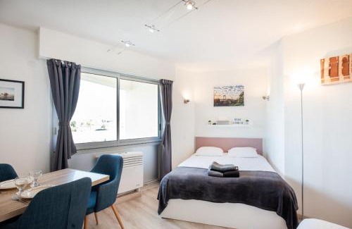 Merignac Apartment | Escapade Bordeaux, tram et supermarché au pied