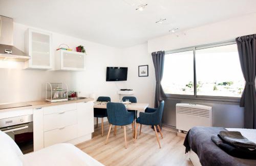 Merignac Apartment | Escapade Bordeaux, tram et supermarché au pied