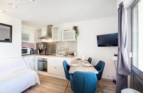 Merignac Apartment | Escapade Bordeaux, tram et supermarché au pied