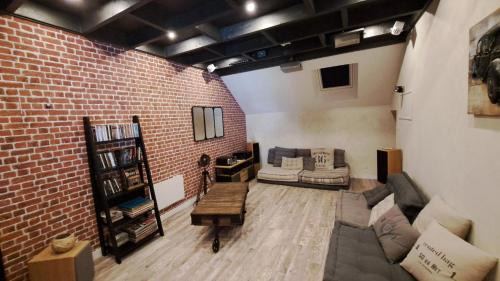 Civray Bed & Breakfast | Escapade cosy du Berry avec sauna, billard, salle cinéma chez Sylvie