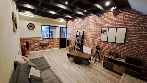 Civray Bed & Breakfast | Escapade cosy du Berry avec sauna, billard, salle cinéma chez Sylvie