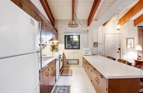 Tahoma House | Escape at Waters Edge | Private HOA Pier, Patio w/BBQ, Near Beach and Bay!