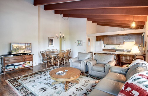Tahoma House | Escape at Waters Edge | Private HOA Pier, Patio w/BBQ, Near Beach and Bay!