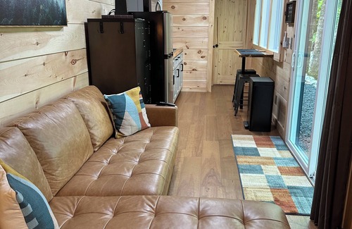 Stanton Cabin | ESCAPE!-In The Woods of Red River Gorge!-Hot Tub-High Speed WIFI!-Outdoor Shower