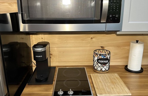 Stanton Cabin | ESCAPE!-In The Woods of Red River Gorge!-Hot Tub-High Speed WIFI!-Outdoor Shower