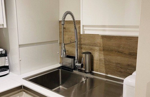 Snaresbrook Apartment | Escape London in London - 2 bed luxury apartment in lovely Wanstead