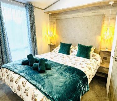 St Leonards-On-Sea Other | Escape The City - Cozy Caravan Next To The Lake