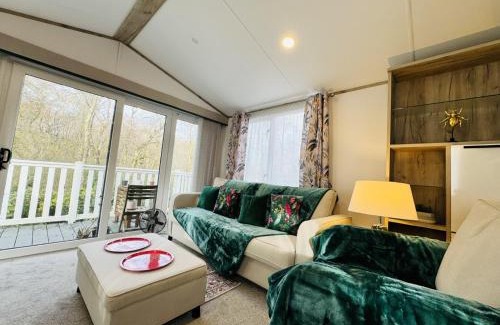 St Leonards-On-Sea Other | Escape The City - Cozy Caravan Next To The Lake