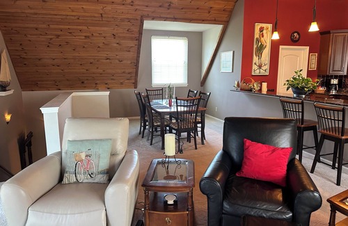 Calhoun County House | Escape the city to quiet and picturesque Golden Eagle, IL.