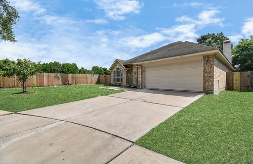 Clear Lake City House | Escape the Ordinary: Discover Your Perfect Home Away From Home!