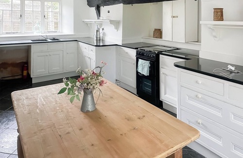 Ilton Cottage | Escape to a cosy six-bedroom holiday home in Ilton.