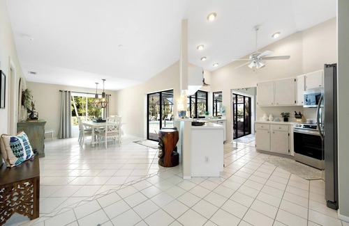 Three Oaks House | Escape to a Lush Tropical Oasis: Private Pool