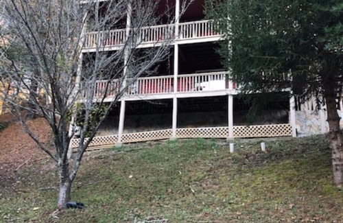 Piney Creek House | Escape to a Relaxing Getaway in the Mountains