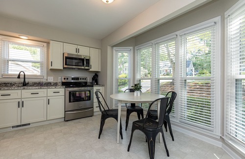 Northwest Raleigh House | Escape to Blue Wilderness: A stylish townhouse