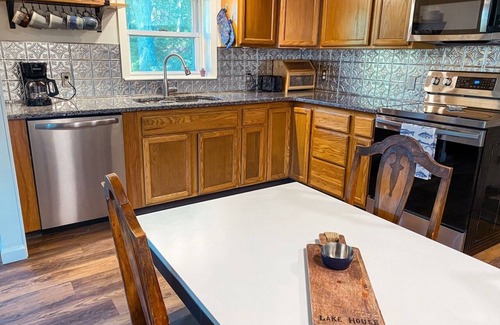 Lake Pocotopaug Cottage | Escape to Caladan Cottage! Cozy pet-friendly lake house: AC, multi-beach access.