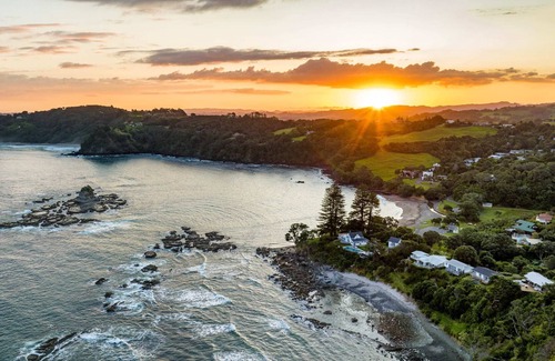 Leigh House | Escape to Coastal Paradise w/ Endless Sea Views