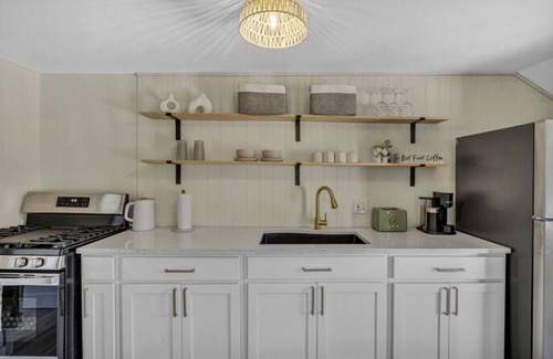 Cleveland Apartment | Escape to comfort at Be Cozy Getaway! Located in a serene neighborhood in Euclid.