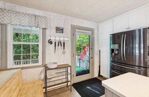 Livermore House | Escape to Cozy Cove - Waterfront Camp Round Pond