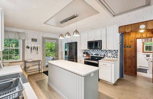 Livermore House | Escape to Cozy Cove - Waterfront Camp Round Pond