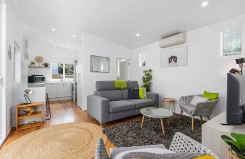 Kohimarama House | Escape to Kohi Cottage - Your Beachside Haven