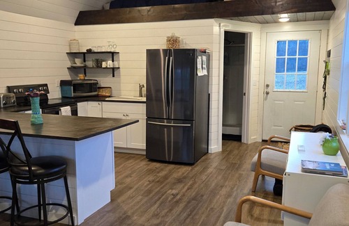 Boonville House | Escape to Nature - dog heaven near Katy Trail and I70. 80 acres, fire pit, wifi