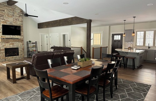Saxton House | Escape to nature near beautiful Raystown Lake