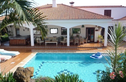 Brena Alta Villa | Escape to Paradise: Secluded Villa with Gardens and Pool in La Palma.