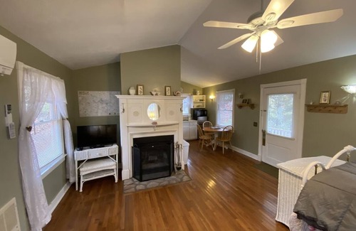 Blairsville Cottage | Escape to Pet-Friendly Studio Cabin near Helen, Blue Ridge & Appalachian Trail