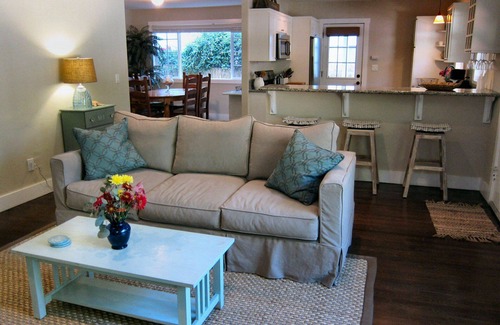 Oak Park House | Escape to the American Riviera in our Charming Santa Barbara Bungalow